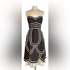 EUC High quality silk strapless dress with ivory scallop design size 8